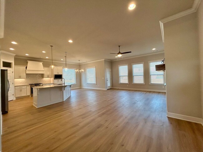 Building Photo - Beautiful Home in Pea Ridge, 3 Car Garage ...