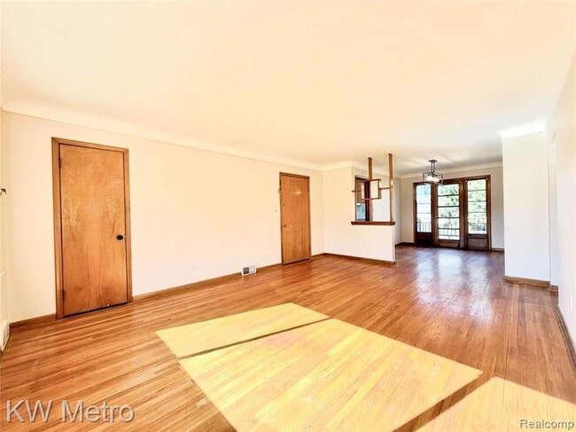 Building Photo - 2182 Vernier Rd