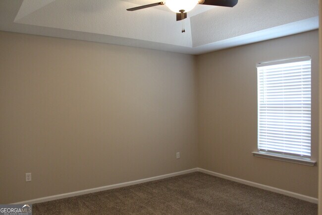 Building Photo - 425 Andover Dr