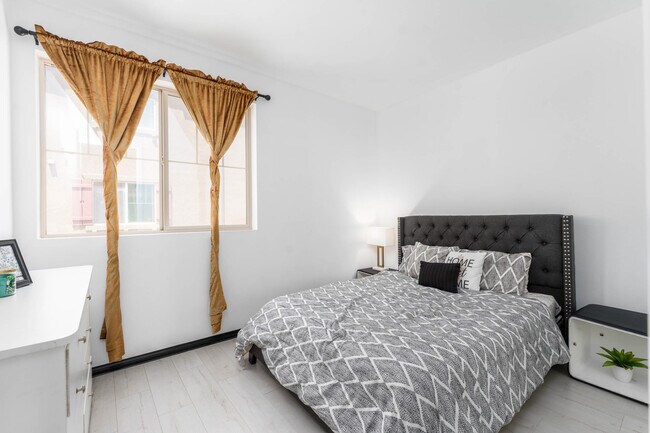 Building Photo - 7225 N Cedar Rd