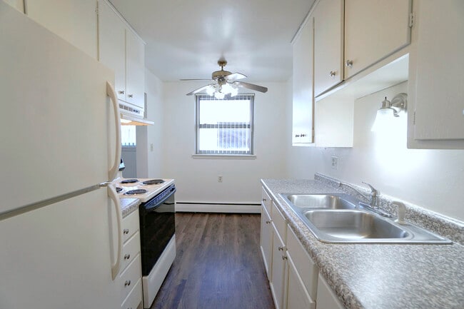 Building Photo - English Conway Place