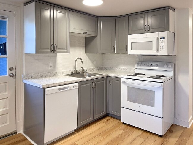 Building Photo - 801 Calhoun St