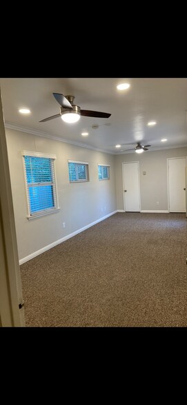 Building Photo - 4227 Edgewood Plz