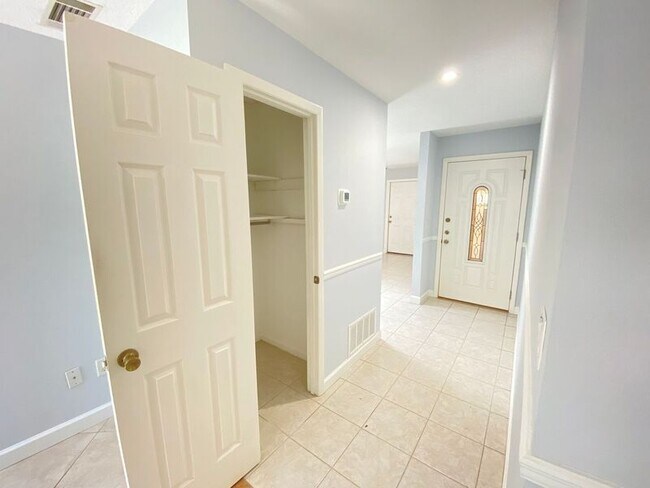 Building Photo - 104 Hatfield Ct