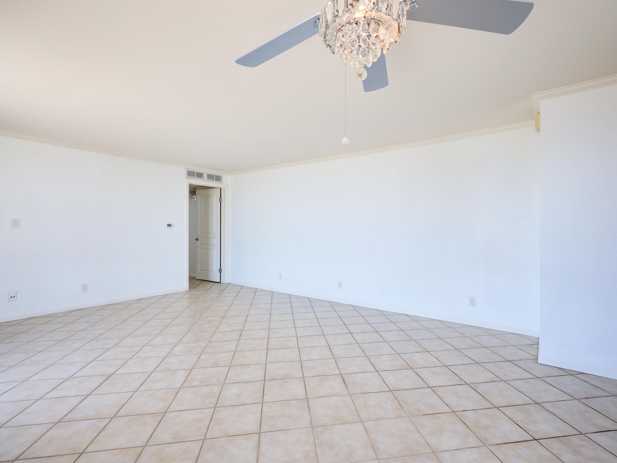 Building Photo - 7320 Hawthorn Ave