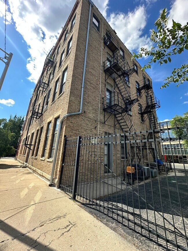 Building Photo - 1237 N Noble St