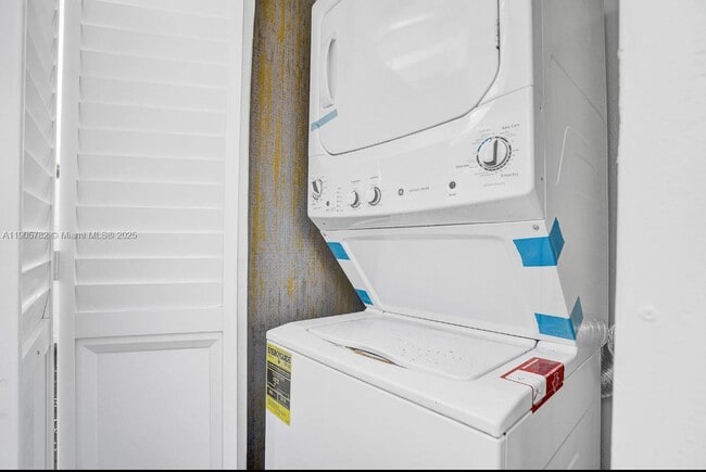 Building Photo - 1300 NE 2nd Ave