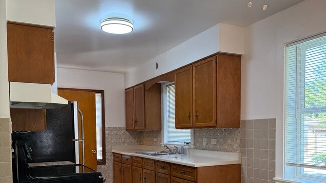 Building Photo - 2300 Burr Oak Ave