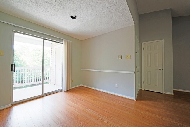 Building Photo - Updated top floor 2br with vaulted ceilings, two balconies and treed views!
