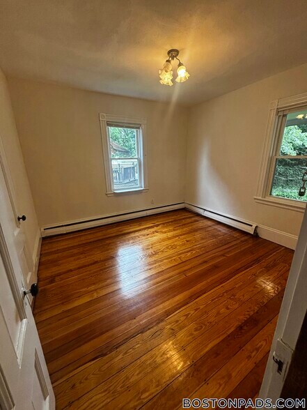 Building Photo - 5 Aldie St