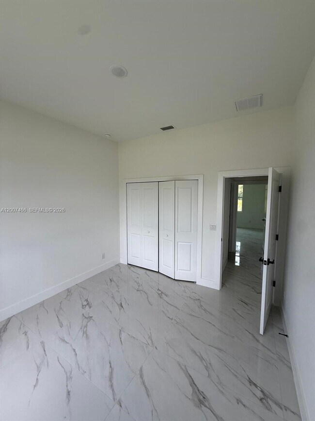 Building Photo - 1089 Eisenhower Blvd