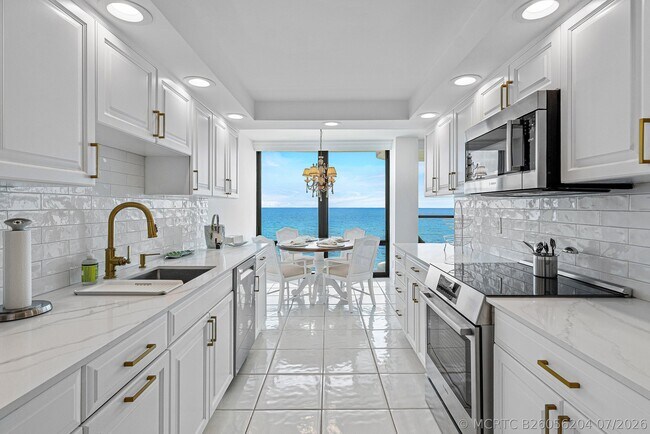 Building Photo - 250 S Ocean Blvd