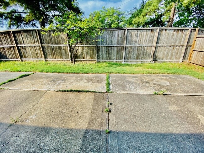 Building Photo - 9414 Glendown Ln