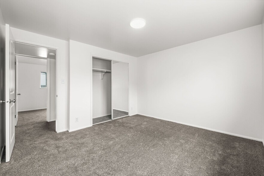 Building Photo - 1069 S 80 E