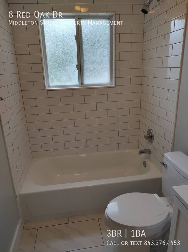 Building Photo - 8 Red Oak Dr