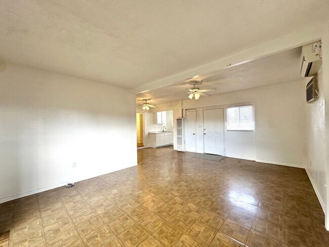 Building Photo - RogerRd237-243