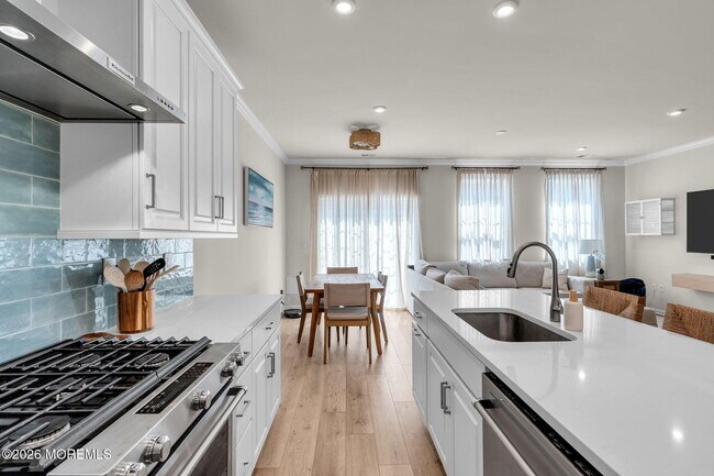 Building Photo - 22 Coburgh Dr