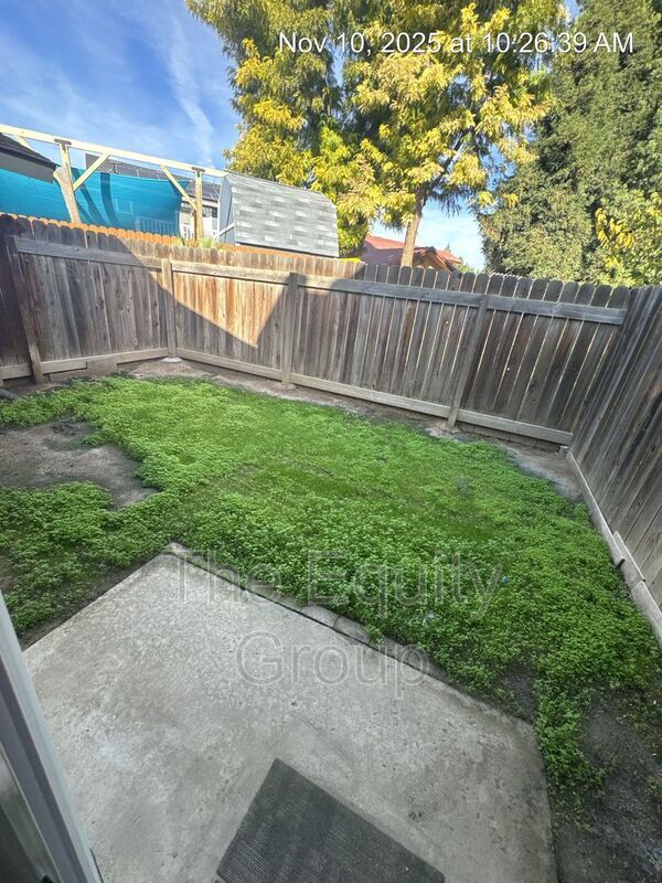 Building Photo - 806 Monarch Cir