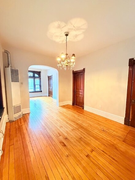 Building Photo - 1013 N Winchester Ave