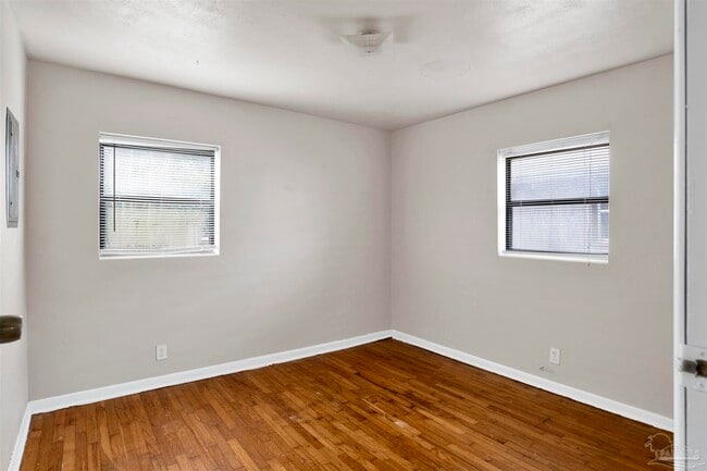 Building Photo - 2802 W Gonzalez St