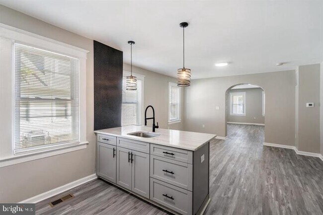 Building Photo - 3408 W Forest Park Ave