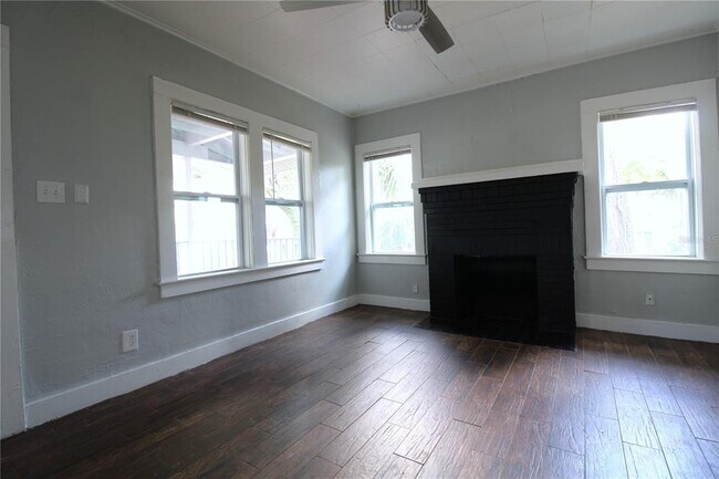 Building Photo - 725 Putnam Ave