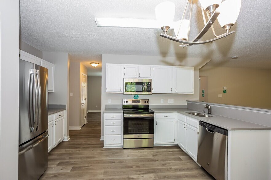 Building Photo - 5511 Chasewind Dr