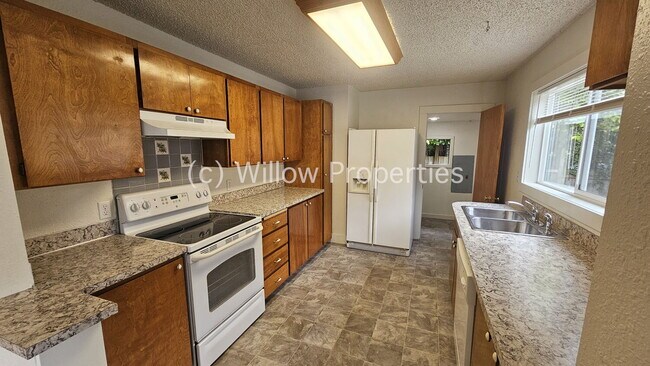 Building Photo - Cute One Bedroom Home