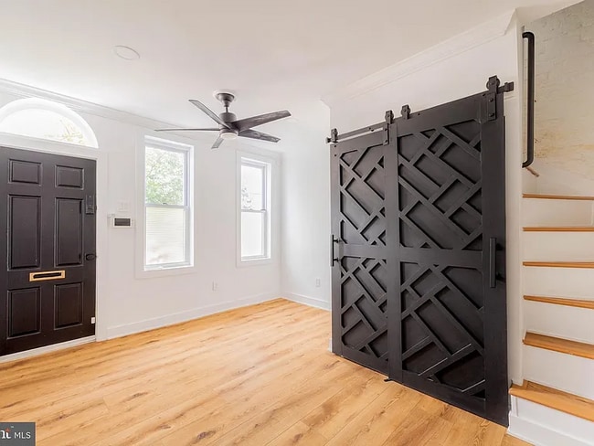Building Photo - Stunning 2 bed, three story trinity with a two outdoor spaces