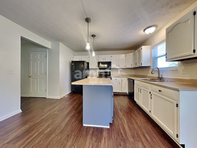 Building Photo - 5891 Eagle Creek Ct