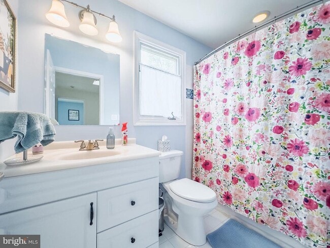 Building Photo - 116 Montrose Ave