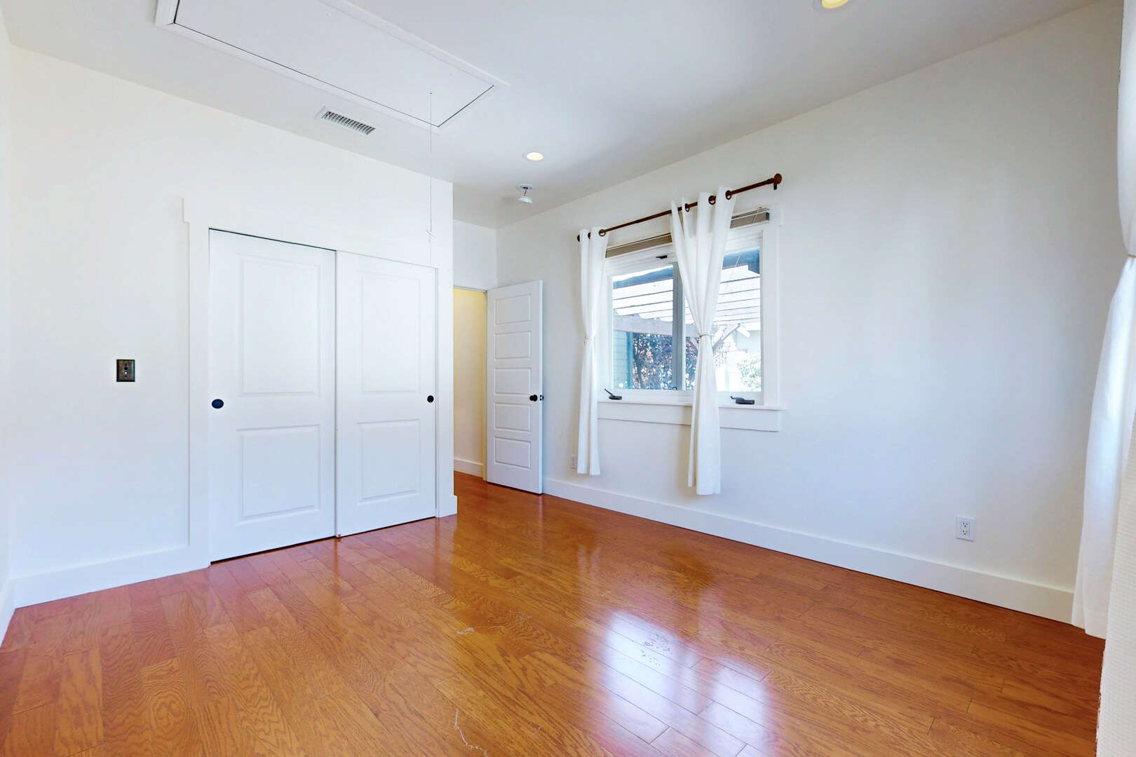 Building Photo - 1845 Las Lunas St