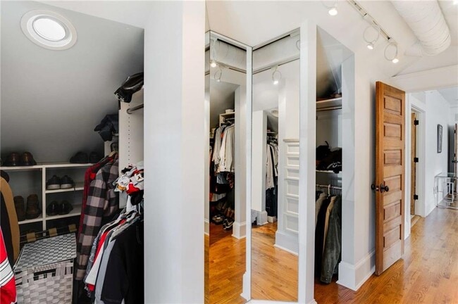 Building Photo - 349 9th St NE