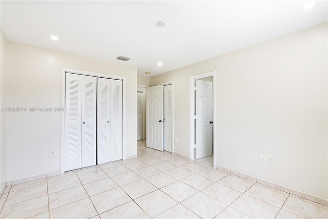 Building Photo - 1214 NW 34th Ave
