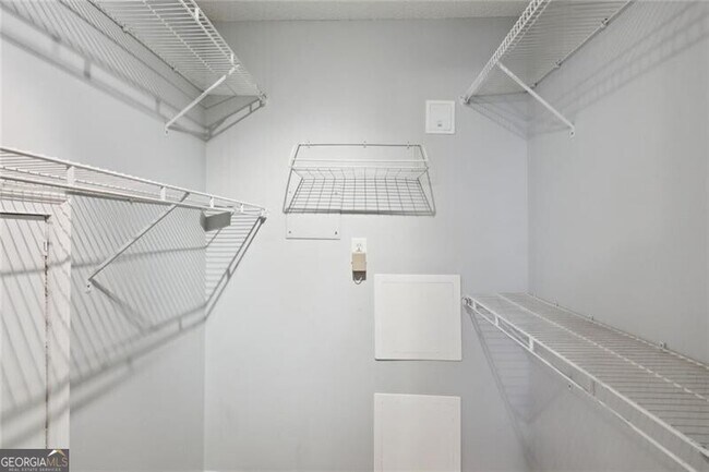 Building Photo - 1018 Chastain Park Ct NE