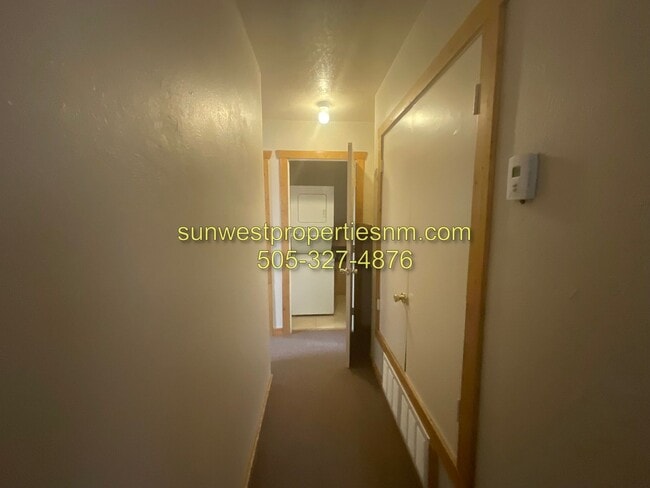Building Photo - 2 Bedroom, 1 Bath Duplex