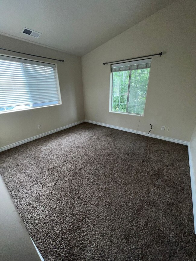 Building Photo - RENT REDUCED: Westside Flagstaff 3 Bed/2.5...