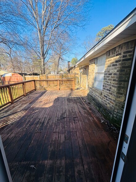 Building Photo - 115 Fairview Dr