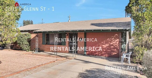 Primary Photo - Mid-century home near University of Arizon...