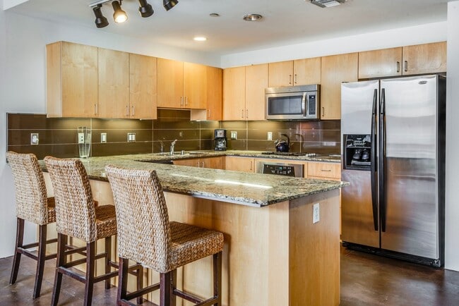 Building Photo - Centre Street Lofts 2 Bed/2Bath