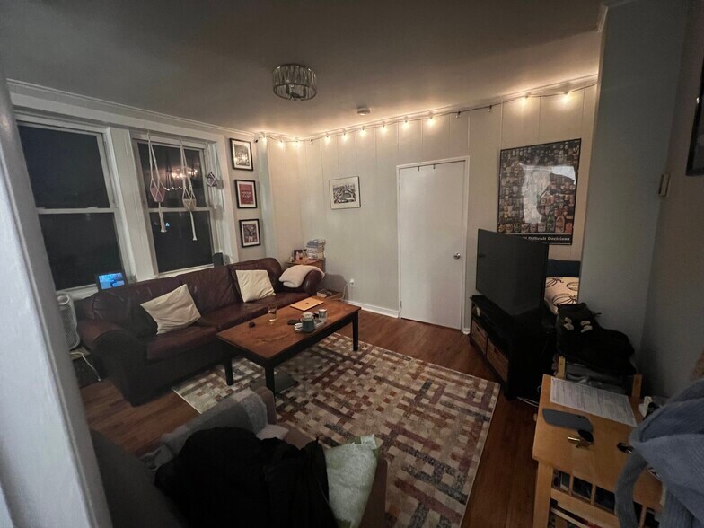 Building Photo - 155 Endicott St