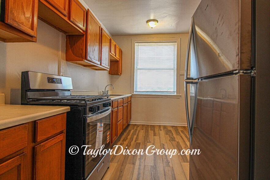 Building Photo - 3863 W Maypole Ave