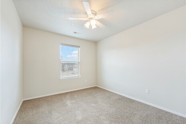 Building Photo - 1860 E Adelaide Dr