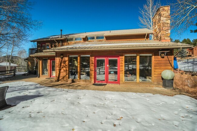 Building Photo - Stunning two-story home in Woodland Park