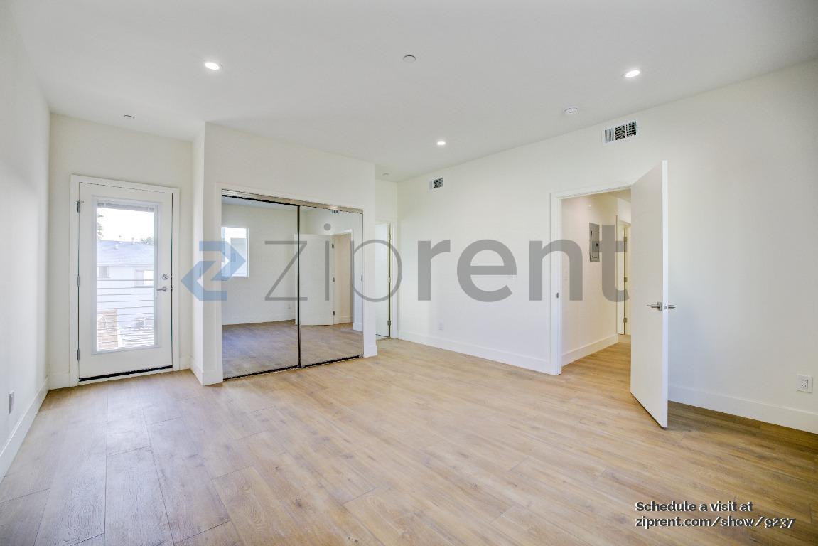 Building Photo - 5637 1/2 Riverton Ave