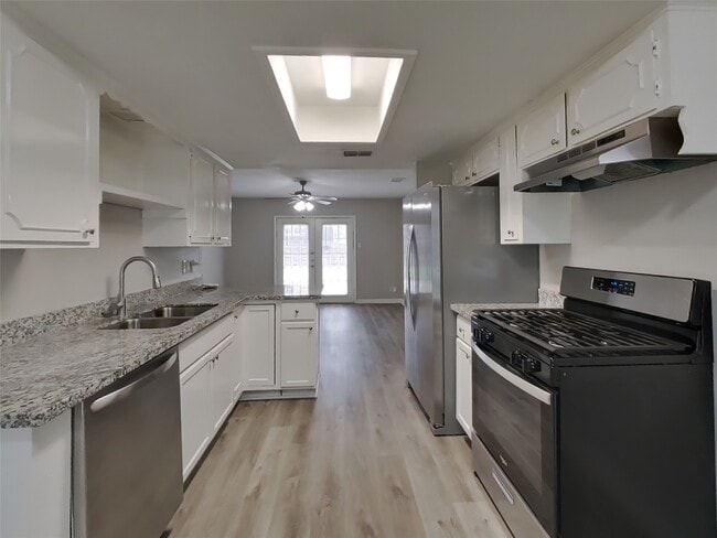Building Photo - 9007 Gauguin Dr