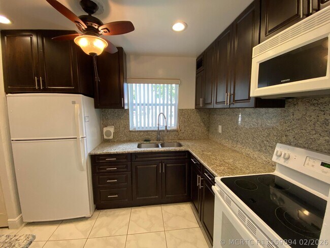 Building Photo - 138 Lake Frances Dr