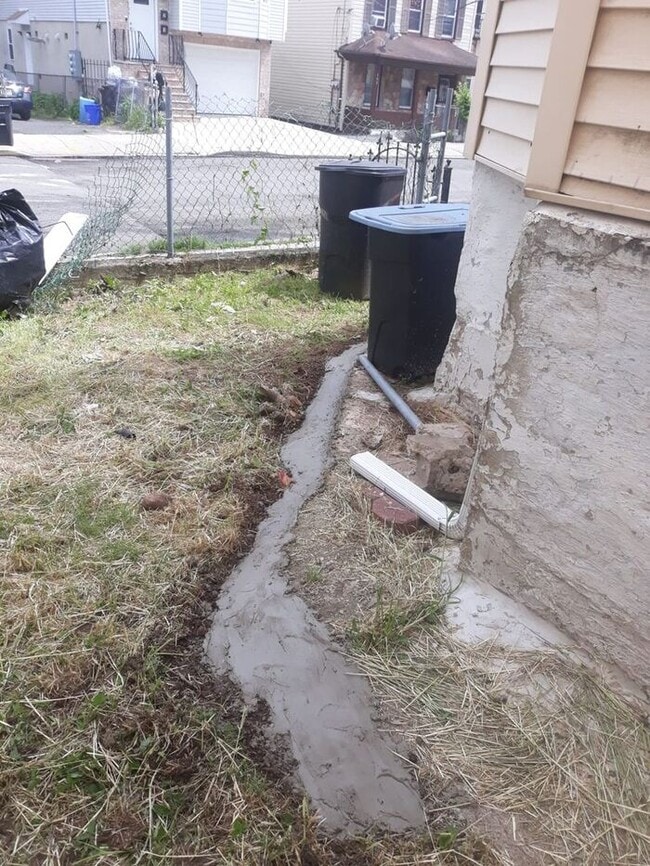 Building Photo - Under Renovation – Spacious Single-Family Home