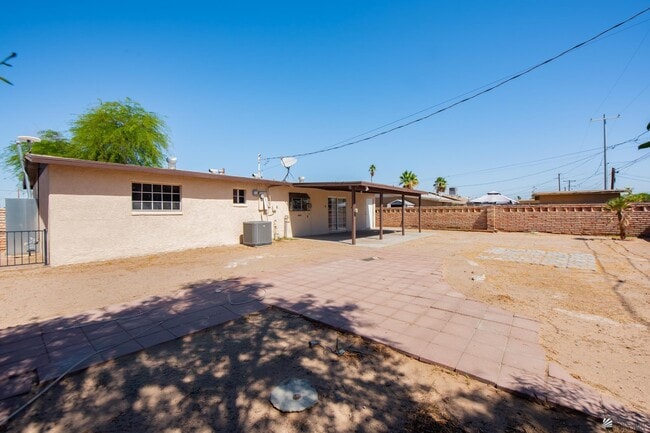 Building Photo - 2645 S Nogales Ave