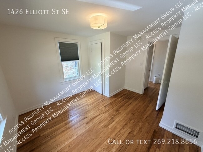 Building Photo - 1426 Elliott St SE